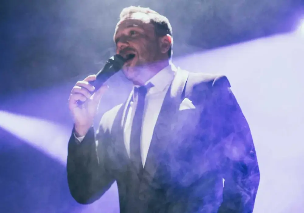 Mirosław Niewiadomski tenor – ile ma lat i co warto o nim wiedzieć