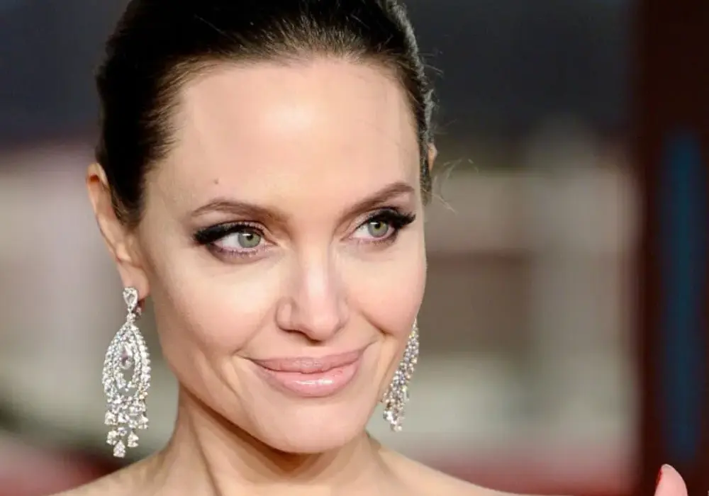 Z kim jest Angelina Jolie? Aktualne życie miłosne gwiazdy