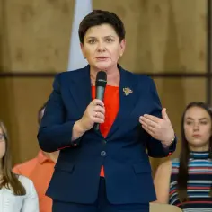 Beata Szydło kim jest z zawodu? Zaskakujące fakty o jej karierze